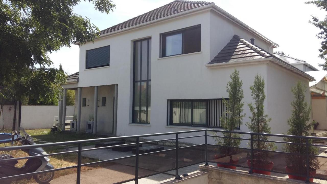 Holidays In Paris Loft Design & Atypique Avec Jardin Apartment Massy  Exterior photo